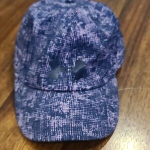 Under Armour Women's hat.  Excellent Condition